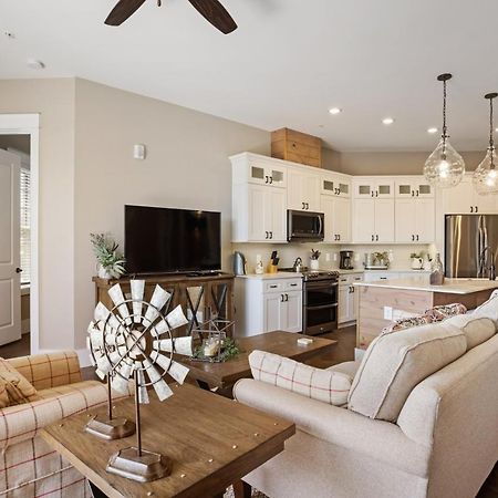Beautiful Downtown Condo - Balcony - Amazing City Views - Loaded Kitchen - Stainless Steel Appliances - Board Games & More Blue Ridge Exterior foto